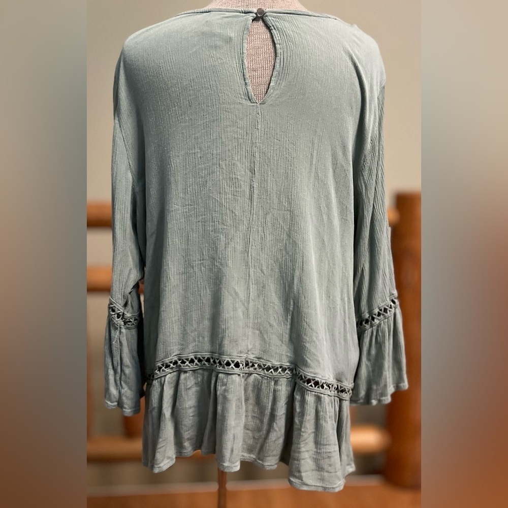 Bobeau Boho Peasant Top - Picture 5 of 8